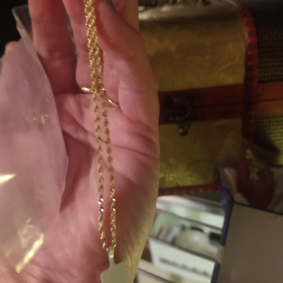NWT Gold rope chain 22 inches - Picture 2 of 3